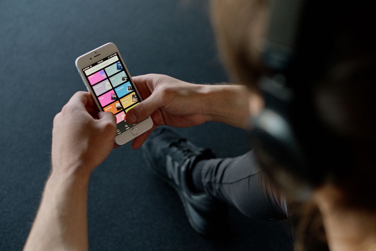 Client browsing an app on a smartphone